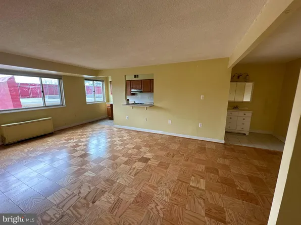 2500 N Van Dorn St APT 217, Alexandria, VA 22302