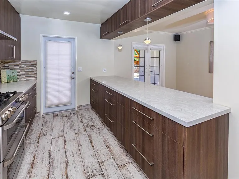 3960 Mayfield Ave — Photo 9