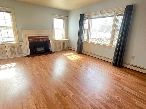2nd image of 205 Quassaick Ave