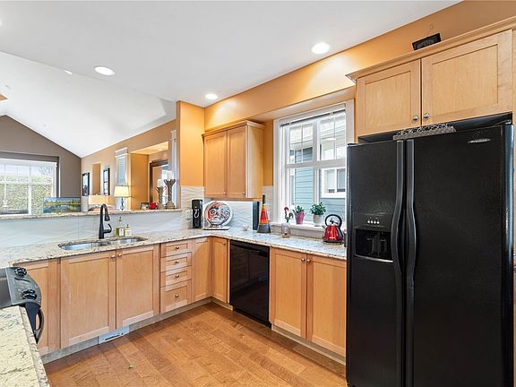 4th image of 6364 Pinewood Ln