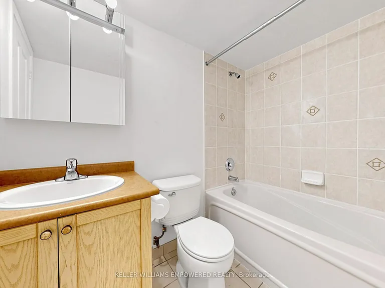 11 Oneida Cres #211 — Photo 16