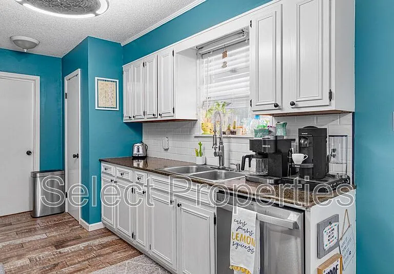 1116 W Nettleton Ave — Photo 4