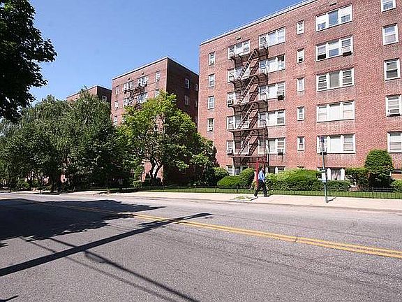 2nd image of 279 N Broadway APT 8L