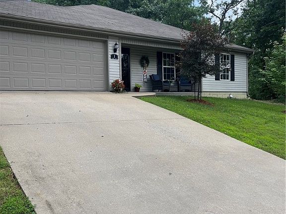 2nd image of 1 Bowes Ln