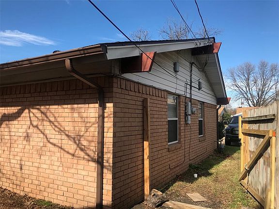 2nd image of 225 W Dorris Dr