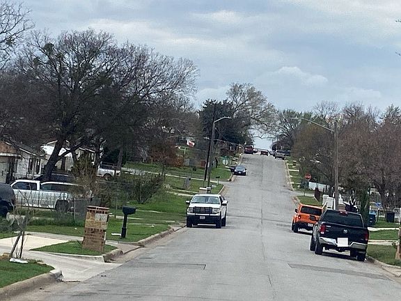 4th image of 2713 NW 23rd St