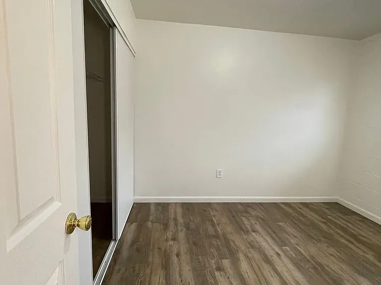 2106 N Daley St — Photo 34