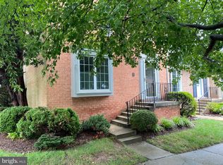 6622 Rosecroft Pl, Falls Church, VA 22043