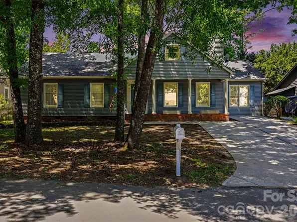 9060 Tulagi Ct, Tega Cay, SC 29708