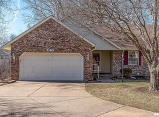 4670 Kynnelworth Dr #401, Bettendorf, IA