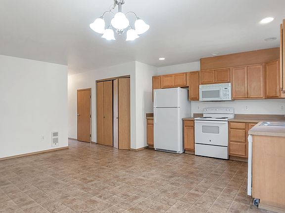 4th image of 4564 S Puget Sound Ave