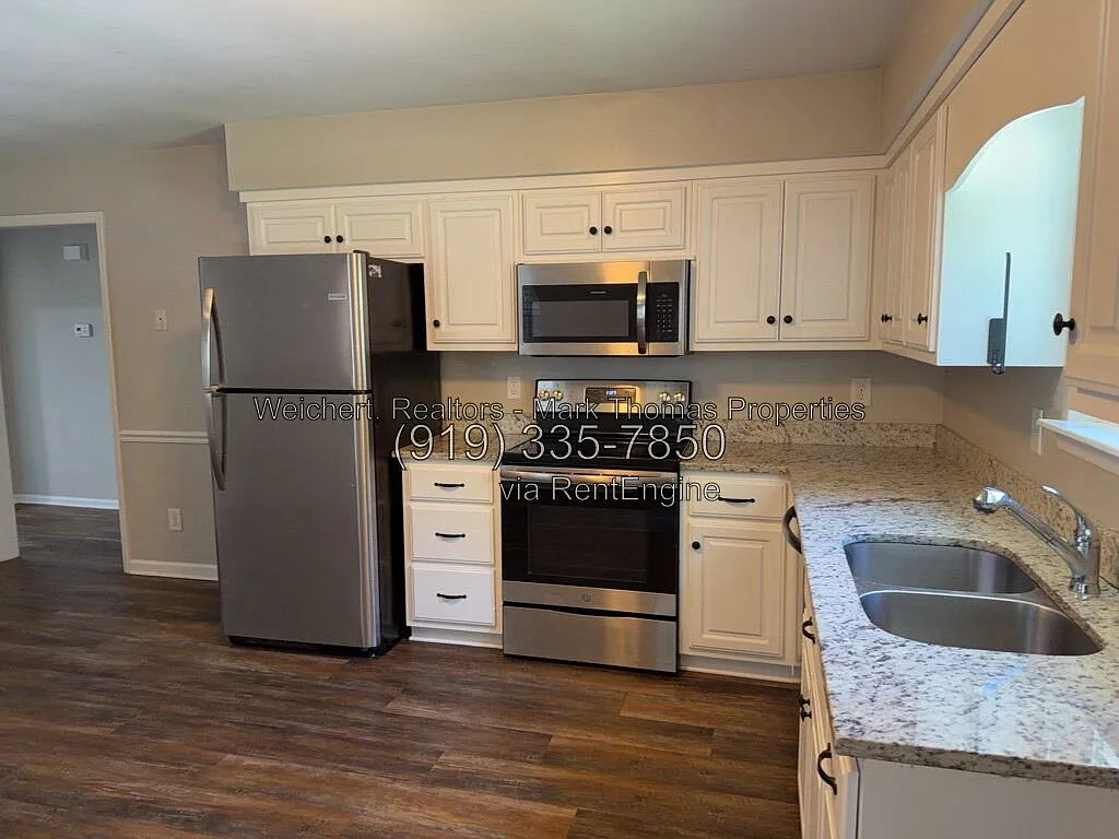 2 bed, 1.0 bath, 1076 sqft, $1,560 — Photo 2