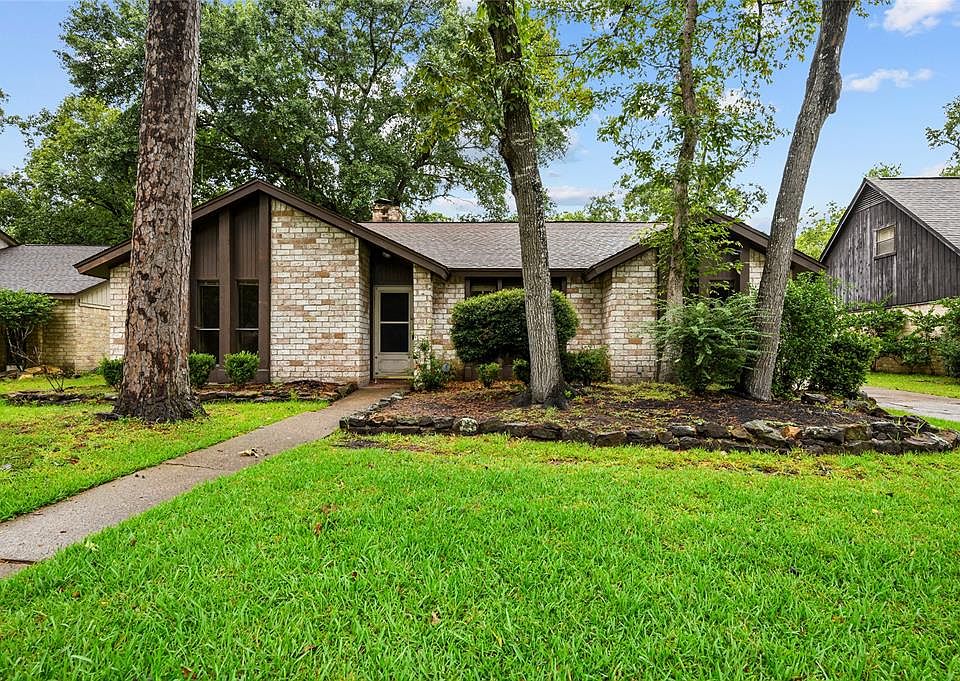 1st image of 2919 Brookdale Dr