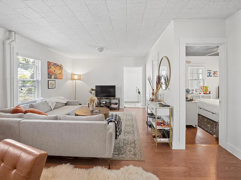 31 Armourvilla Ave — Photo 5
