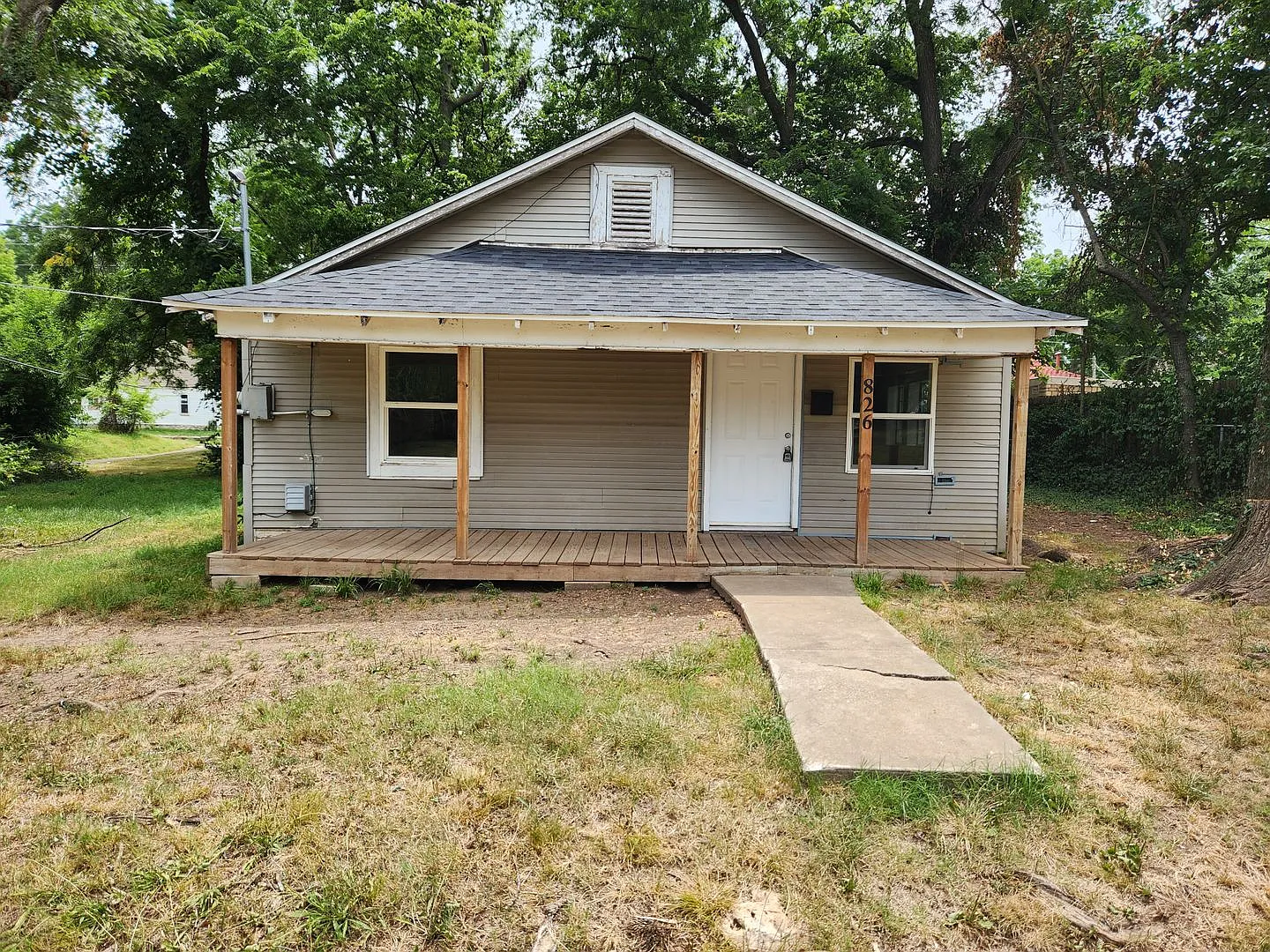 Spacious 2-Bedroom, 1-Bathroom Home Available Now!! — Photo 1