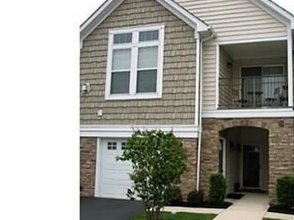 5022 Calais Dr, Columbus, OH 43221