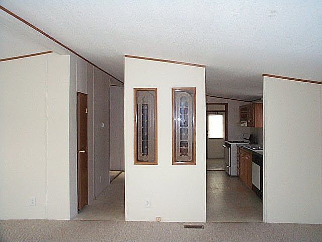 2nd image of 9525 Earl Dr