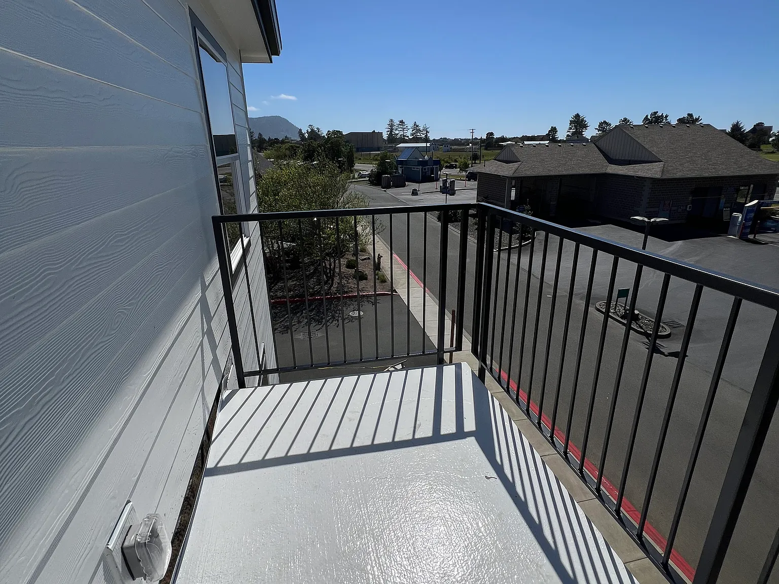2 bed, 975 sqft, $1,895 — Photo 3