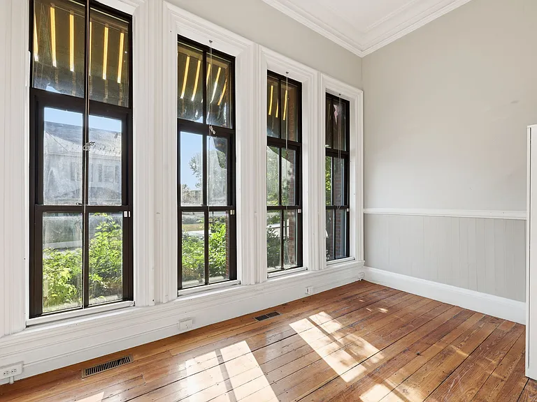 1110 Washington St — Photo 12