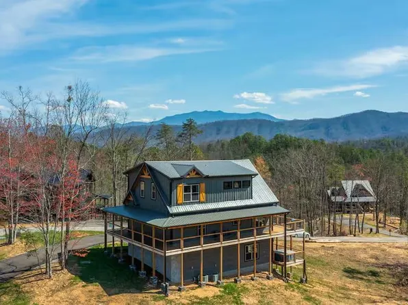 2810 Red Sky Dr, Sevierville, TN 37862