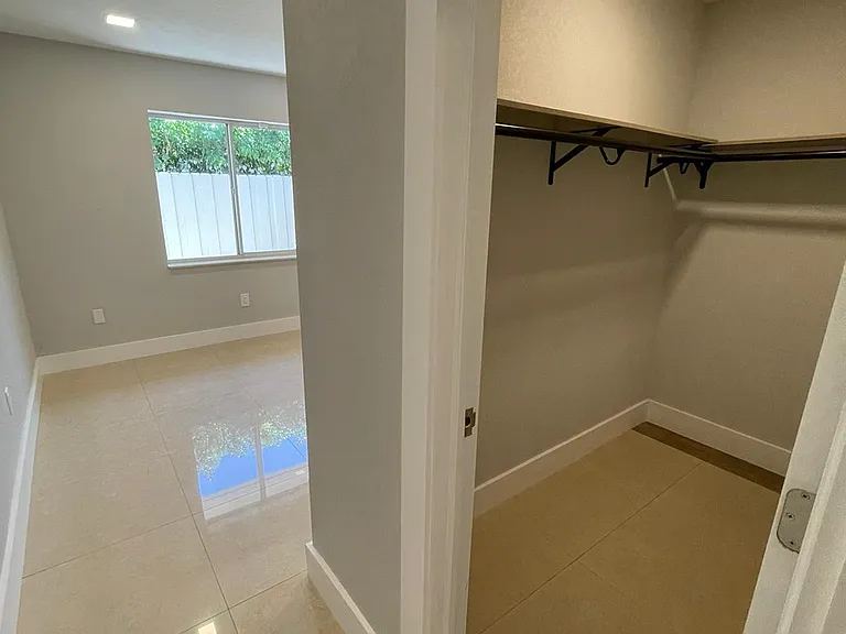 2137 SW 25th St — Photo 13