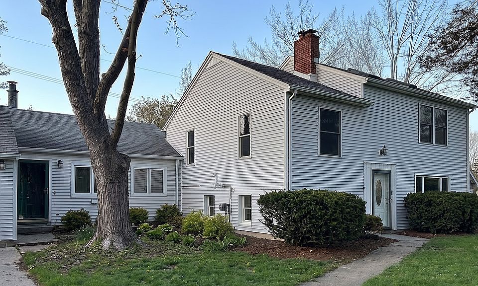 0.73ac, 2120sqft & no HOA!