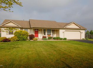 53882 Ridgeview Cir, Paw Paw, MI 49079