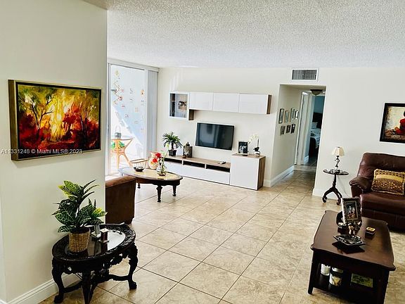 3rd image of 950 NE 199th St APT 207