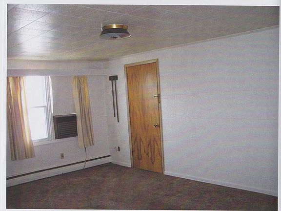 5th image of 2609 Genesee St