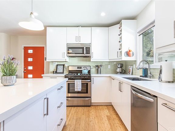 5th image of 8141 Agnes Ave