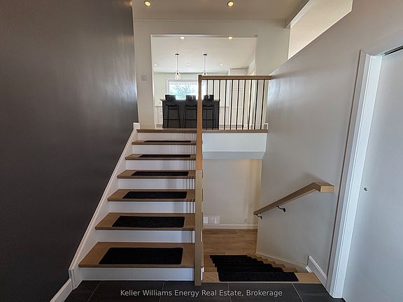 5th image of 497 Wellington Main St