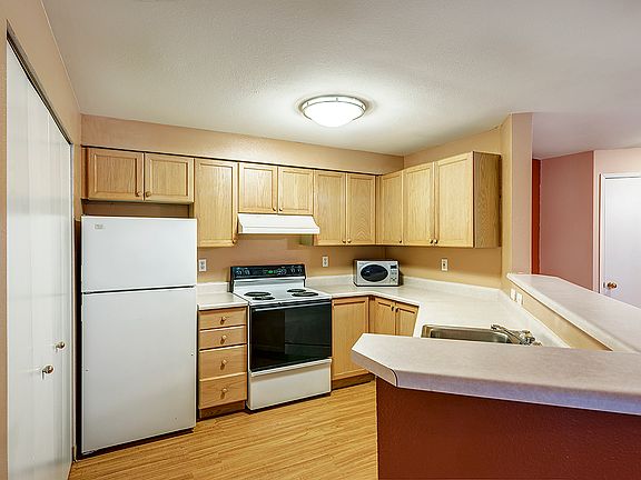 4th image of 7711 NE 175th St Unit B207
