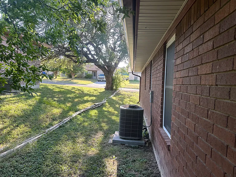 216 Spur Dr — Photo 4