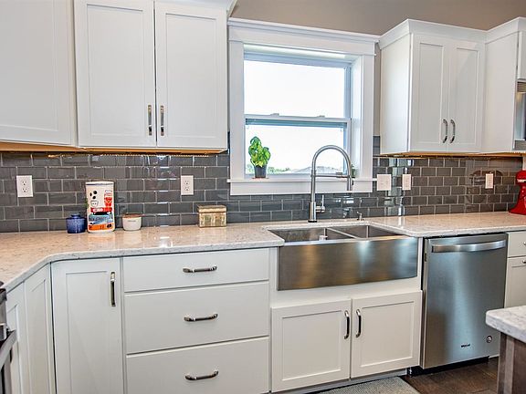 4th image of 410 N Juniper St