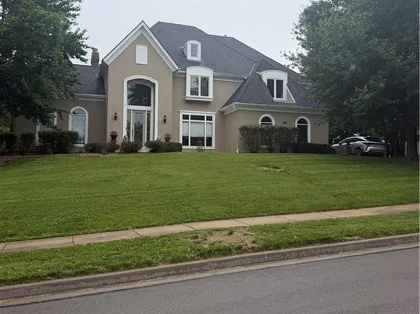4407 N Mulberry Dr, Kansas City, MO 64116