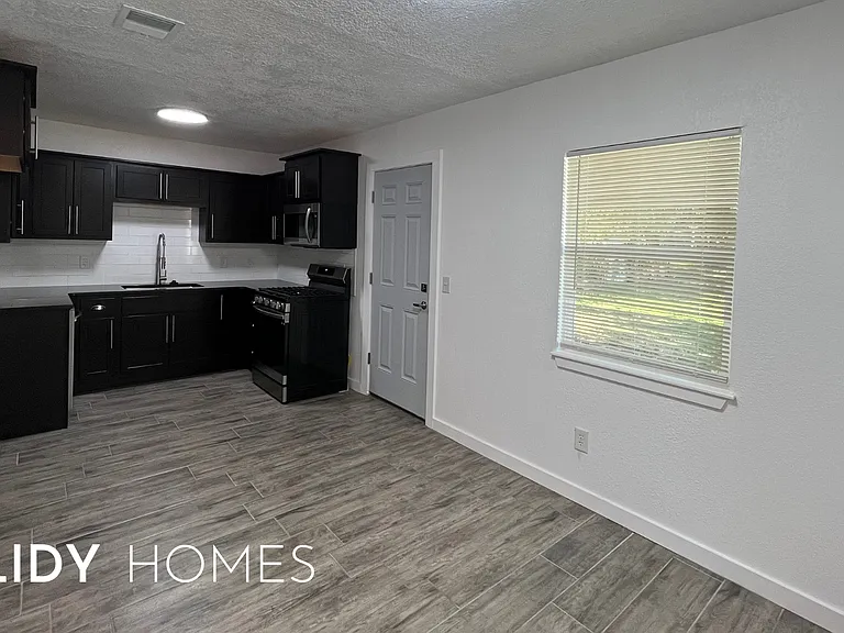 2813 SW 62nd St — Photo 9