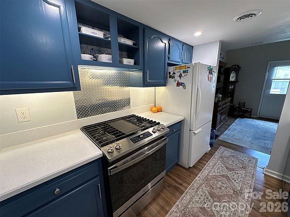 2nd image of 26 Sleepy Hollow Ln
