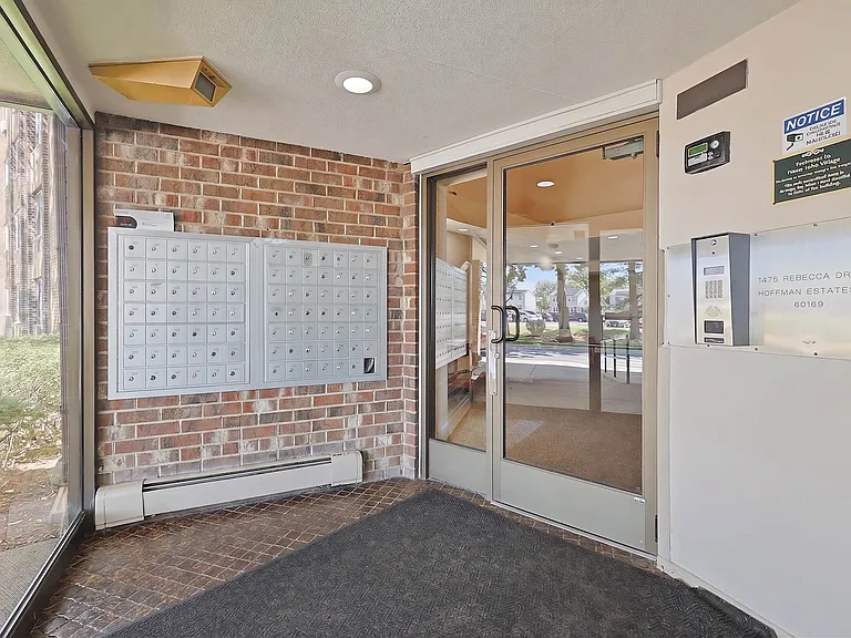 1475 Rebecca Dr — Photo 16