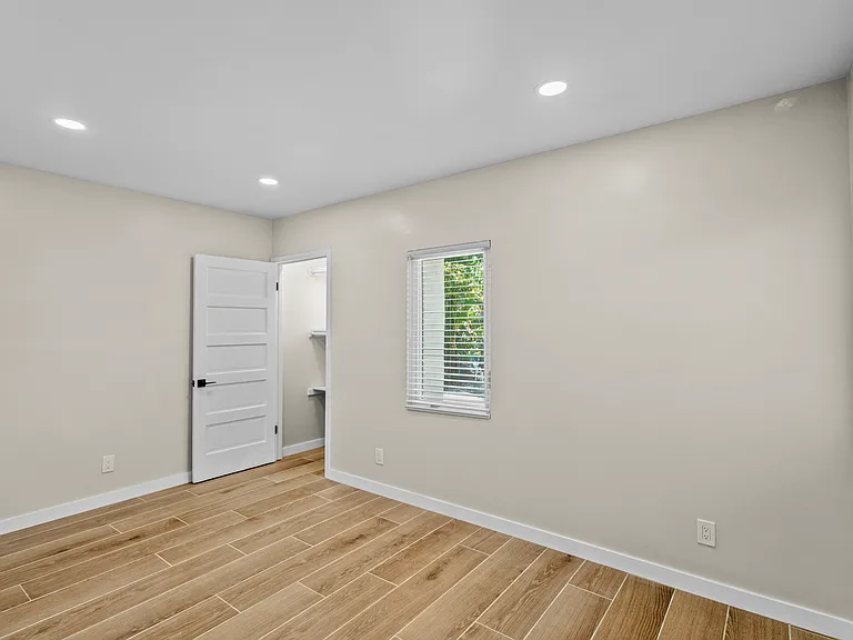 1615 W 39th Pl — Photo 8