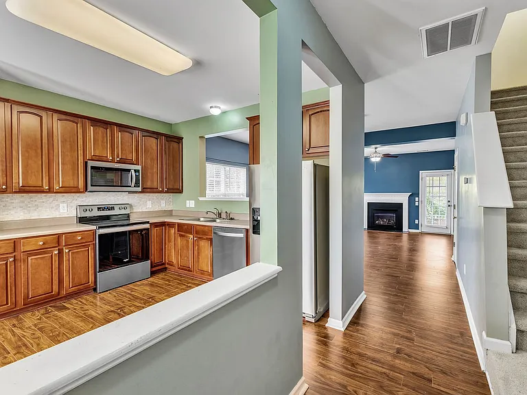 2720 Gross Ave — Photo 4