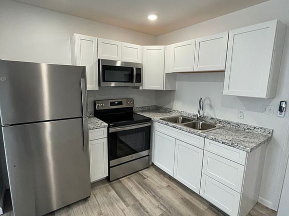 3rd image of 413 Doxey St #6