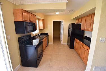 5th image of 38412 Bainbridge Ave
