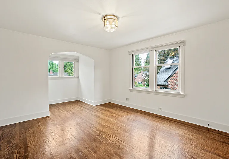 4208 51st Ave NE — Photo 18