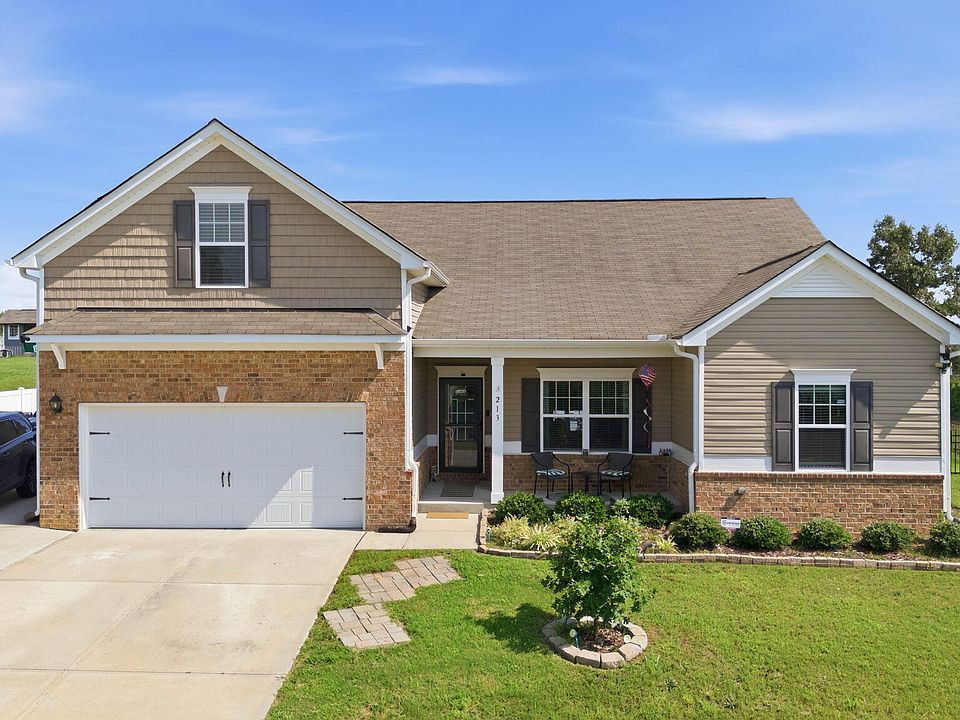 1st image of 213 Fenella Dr