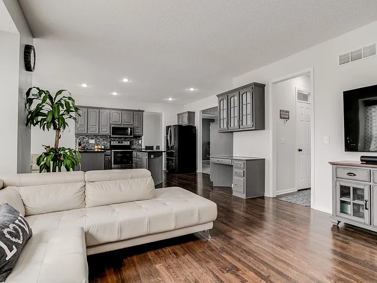 12201 S Summit St — Photo 15