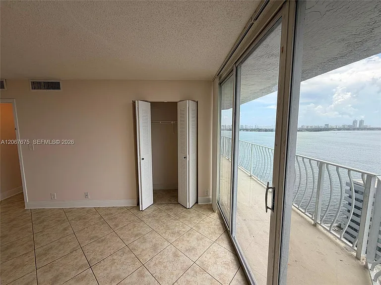 7601 E Treasure Dr #2007 — Photo 11
