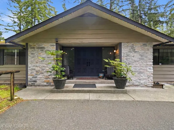 2890 202nd St, Langley, BC V2Z 2B9