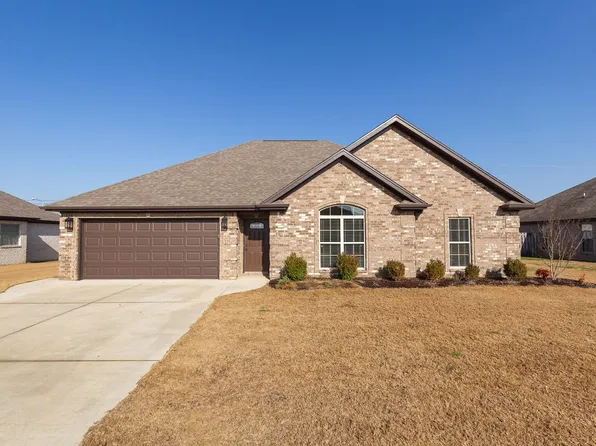 102 Cottonwood Dr, Muscle Shoals, AL 35661