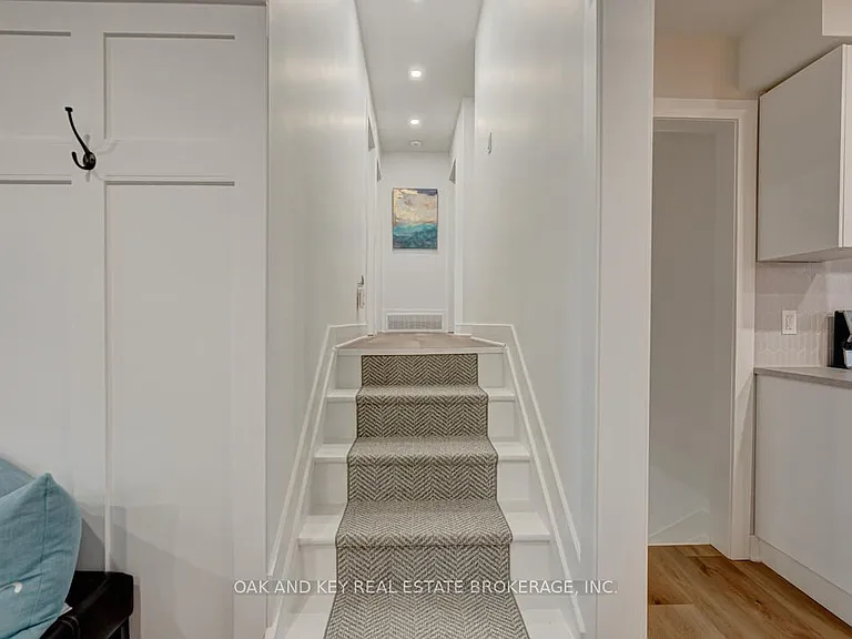 13 Dunwich Dr — Photo 10