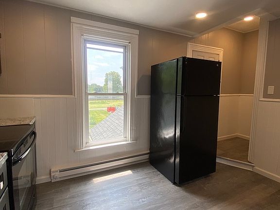 4th image of 100-106 Main St #102